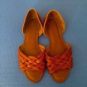Universal Thread sandal / flats